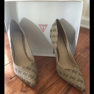 NWT Signature Guess heels never worn